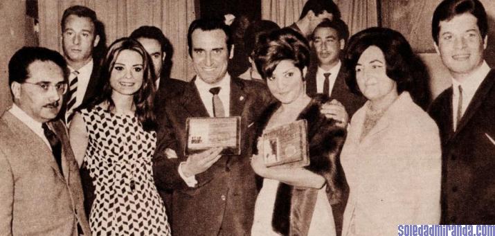 per19.jpg - Cine en 7 Días, April 1966: with the Voice of Madrid winners, Manolo Escobar and Conchita Bautista