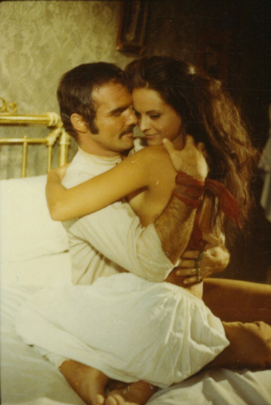 19stillb.jpg - 100 Rifles promotional still