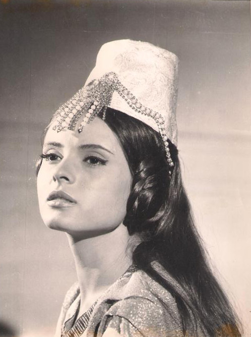 11still1a.jpg - Cervantes publicity still