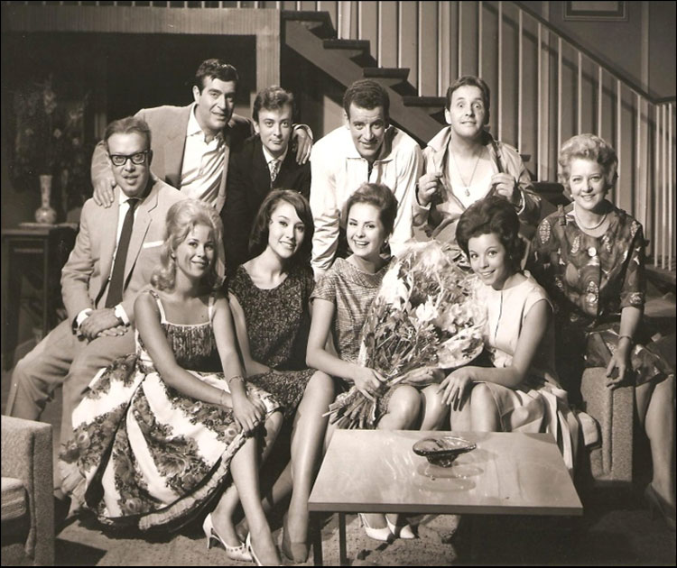 04still.jpg - Cuatro bodas y pico promo still