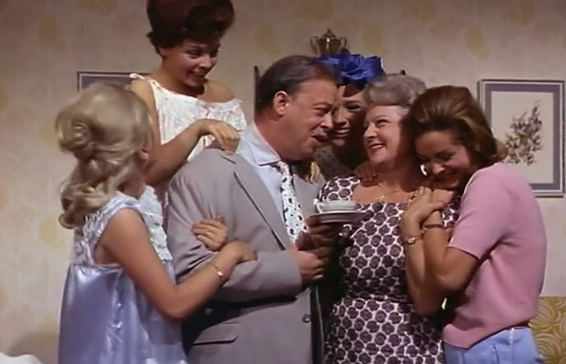 sccuat22.jpg - Cuatro bodas y pico screencap