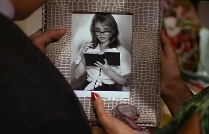 sccuat25.jpg - Cuatro bodas y pico screencap