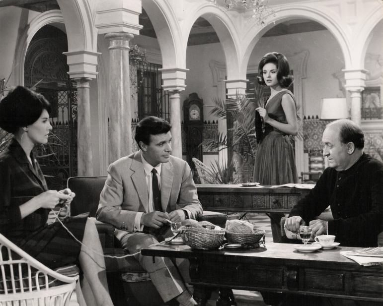 16still.jpg - Currito de la Cruz still