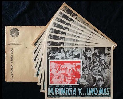 03lobby2.jpg - La familia y... uno más lobby cards