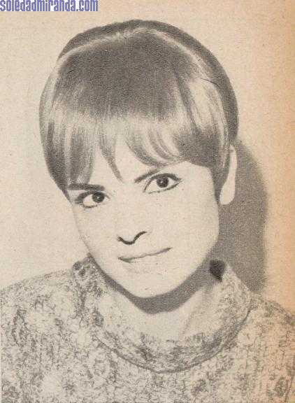mod28.jpg - Ama, October 1965: makeup demonstration