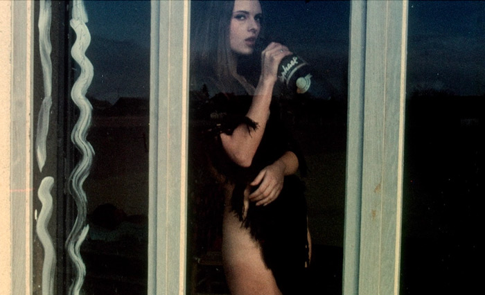 scnig09.jpg - Nightmares Come at Night screencap