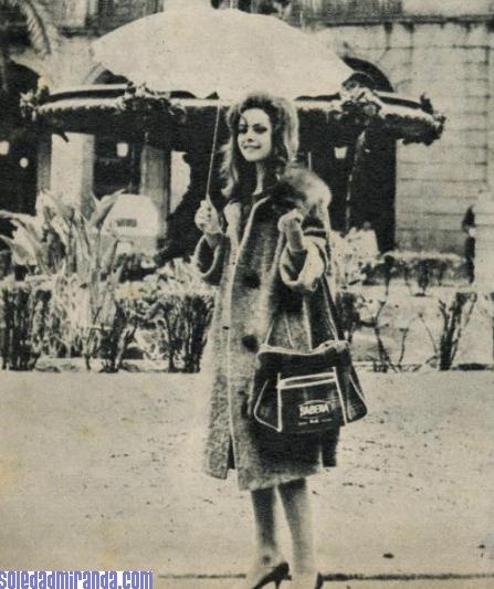 per07.jpg - Digame, April 1964: in Barcelona’s Plaza Real