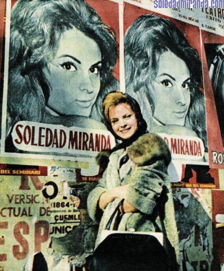 per08.jpg - Ondas, May 1964: in front of the billboard of her successes