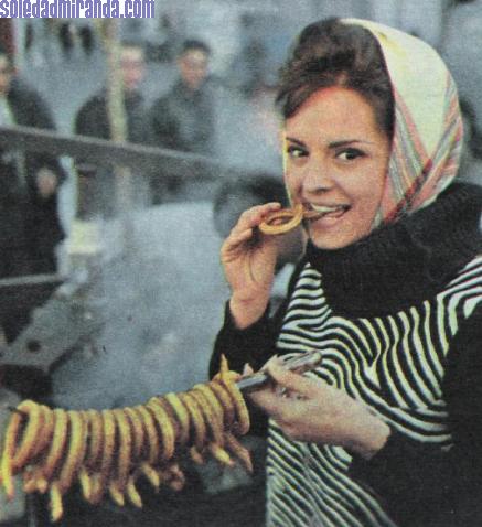 per11.jpg - Lecturas, March 1965: promoting Currito de la Cruz