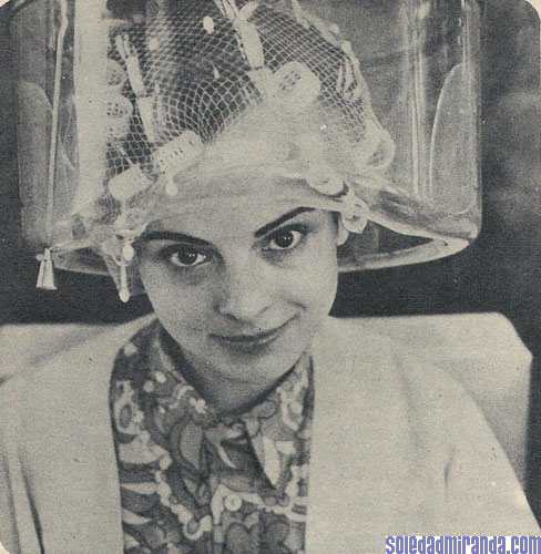 per36.jpg - Diez Minutos, January 1970: in the hairdryer