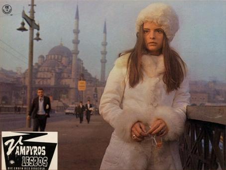 010lobby.jpg - Vampyros Lesbos lobby card