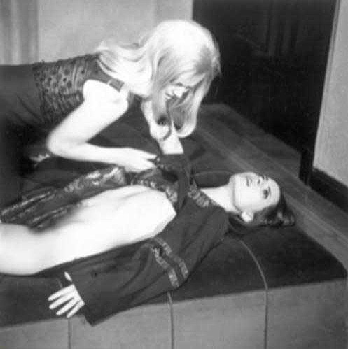 035stilli.jpg - Vampyros Lesbos still