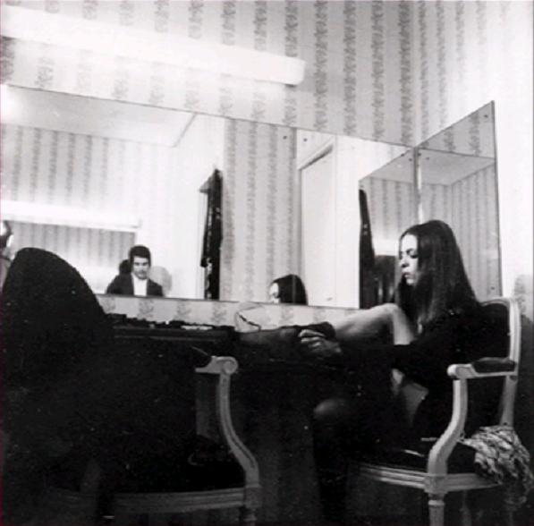 037stillb.jpg - Vampyros Lesbos behind-the-scenes still