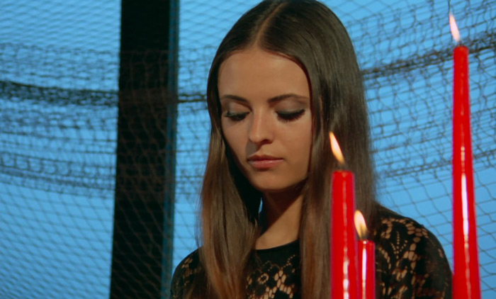 scvamp20.jpg - Vampyros Lesbos screencap