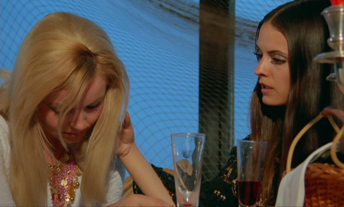 scvamp22.jpg - Vampyros Lesbos screencap