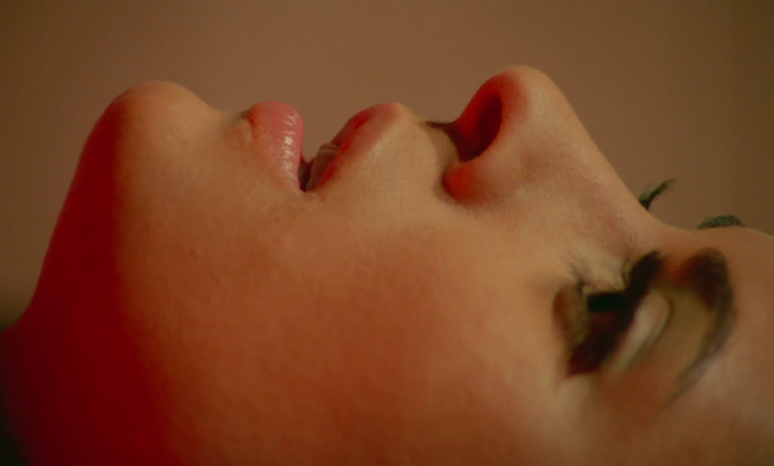 scvamp36.jpg - Vampyros Lesbos screencap