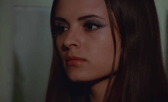 scvamp42.jpg - Vampyros Lesbos screencap