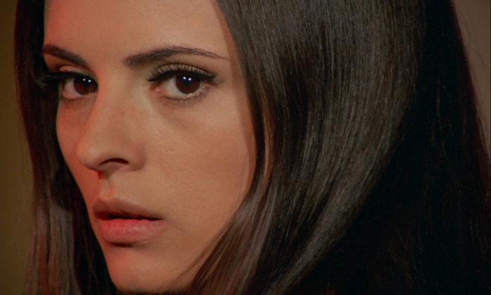 scvamp44.jpg - Vampyros Lesbos screencap